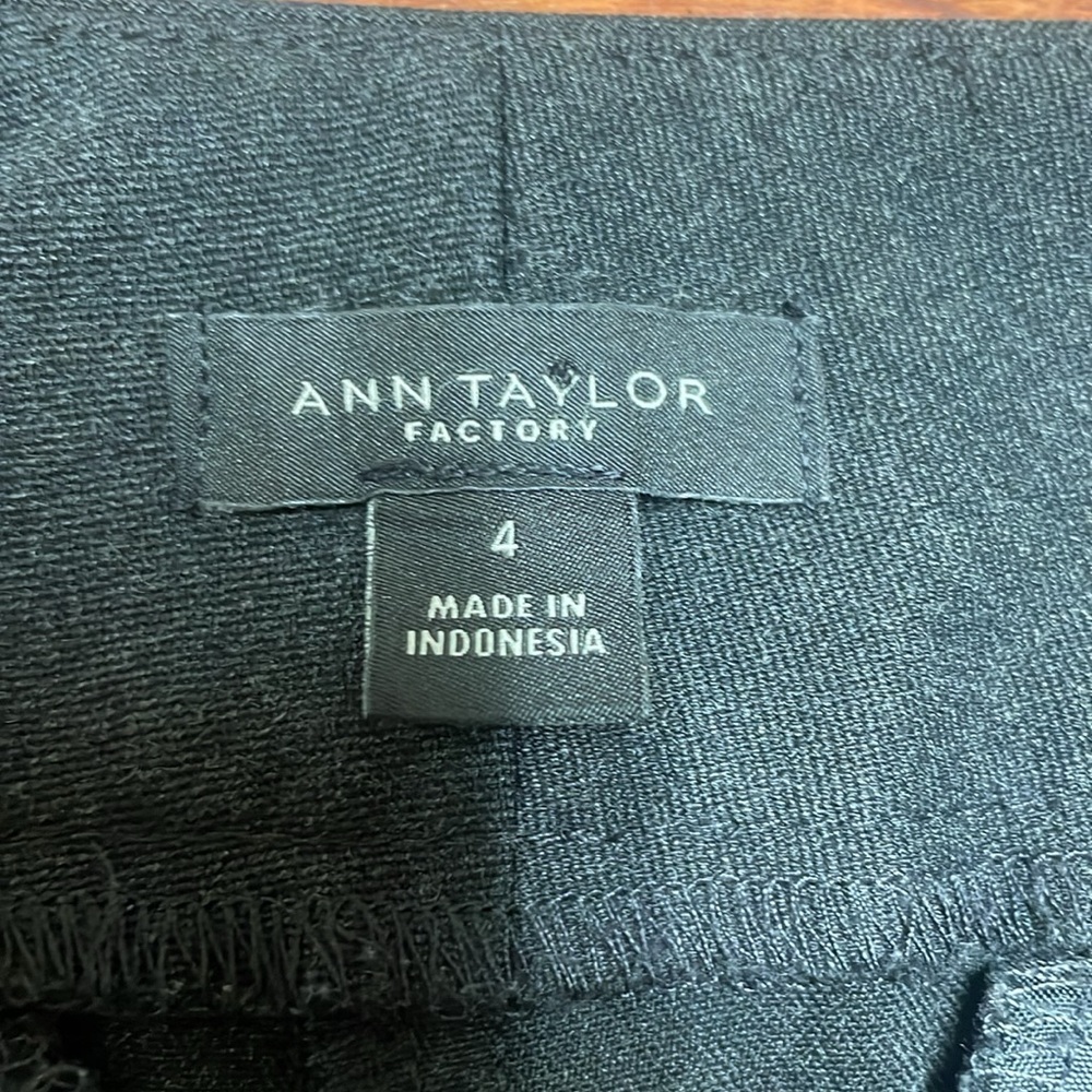 Ann Taylor factory the straight curvy fit in grey size 4 - Picture 4 of 8